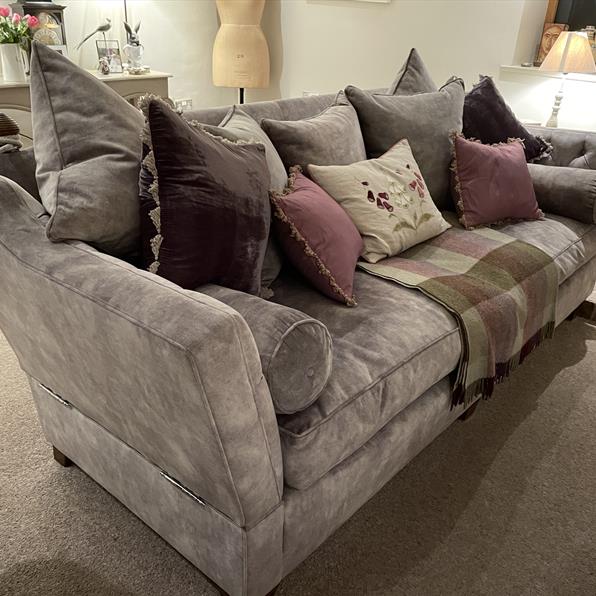 DAVID GUNDRY DORCHESTER SOFA 3