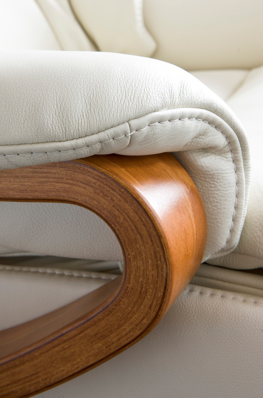 HIMOLLA RHINE WHITE SOFA ARM WOOD DETAIL.jpg