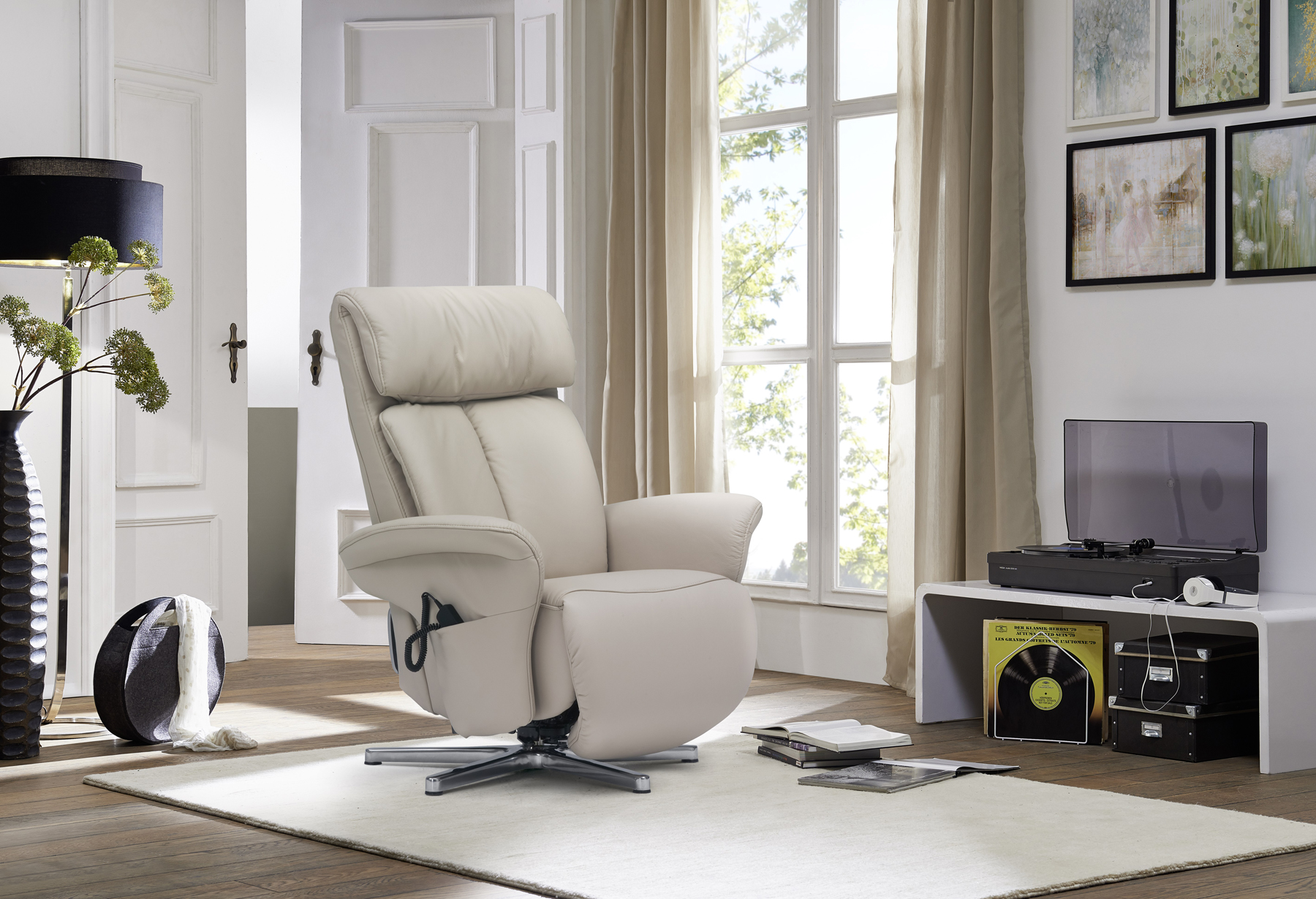 HIMOLLA SINARTRA CREAM LEATHER CHAIR WITH SIDE POCKET
