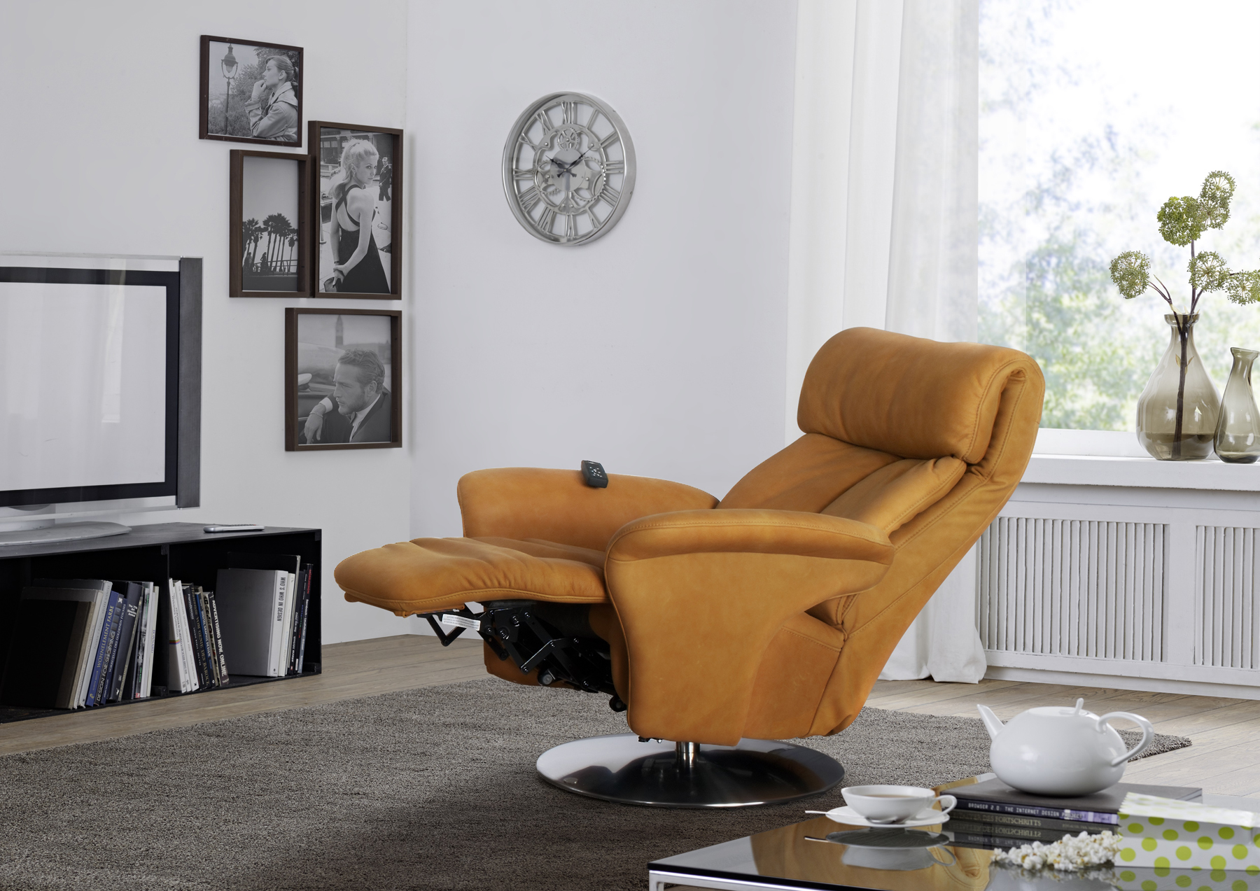 HIMOLLA SINARTRA ORANGE LEATHER CHAIR FULLY RECLINED