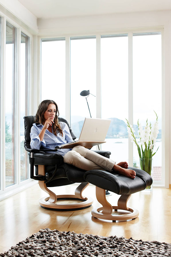 STRESSLESS RENO CHAIR WITH WORK TABLE