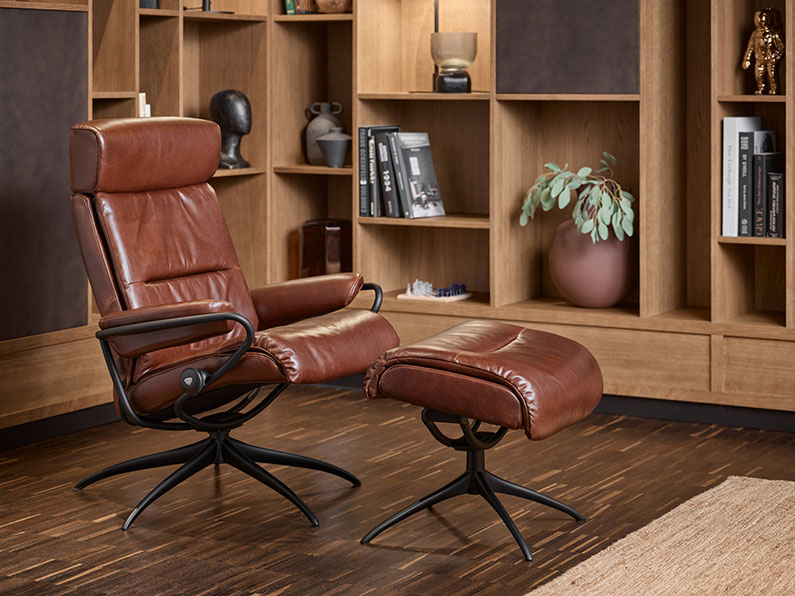 STRESSLESS TOKOYO CHAIR BROWN LEATHER WITH STOOL