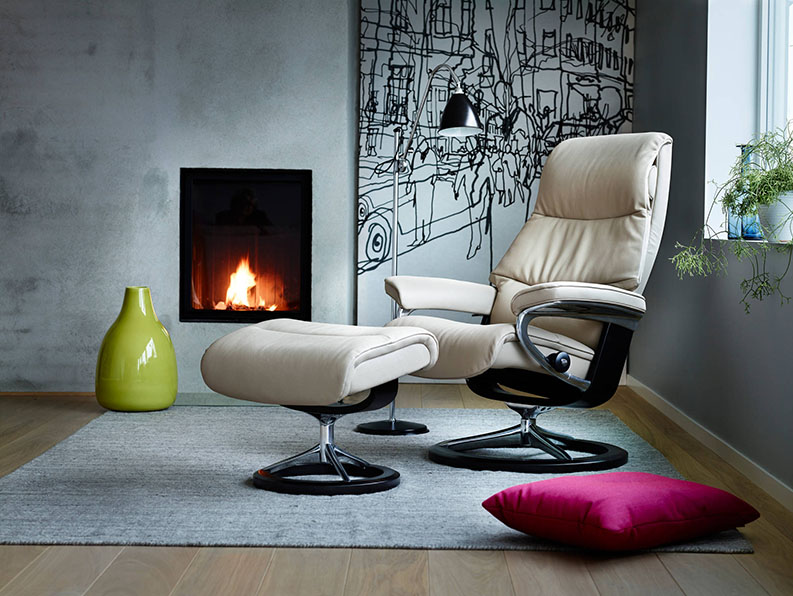 STRESSLESS VIEW CHAIR CREAM LEATHER ROOM SET