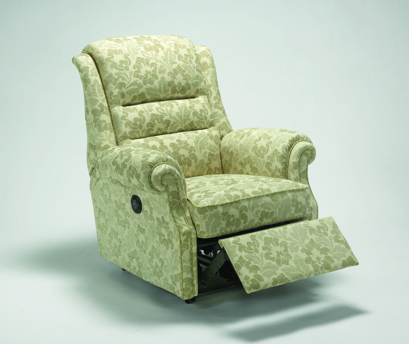 VALE LINCOLN CHAIR RECLINED