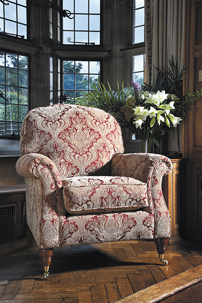 WESTBURY FABRIC ARM CHAIR WITH FEET _ CASTORS ROOM SET