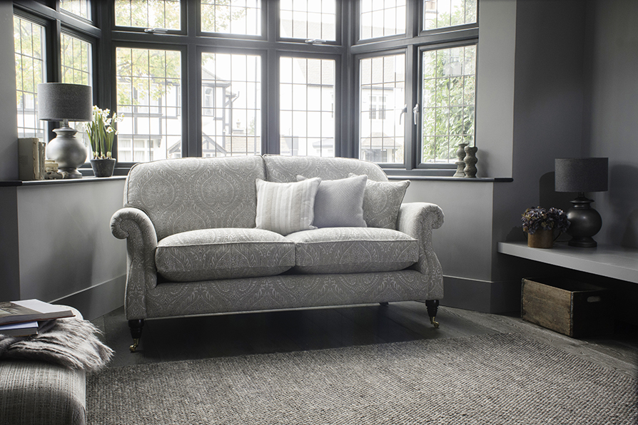 WESTBURY FABRIC SOFA WITH FEET _ CASTORS ROOM SET2