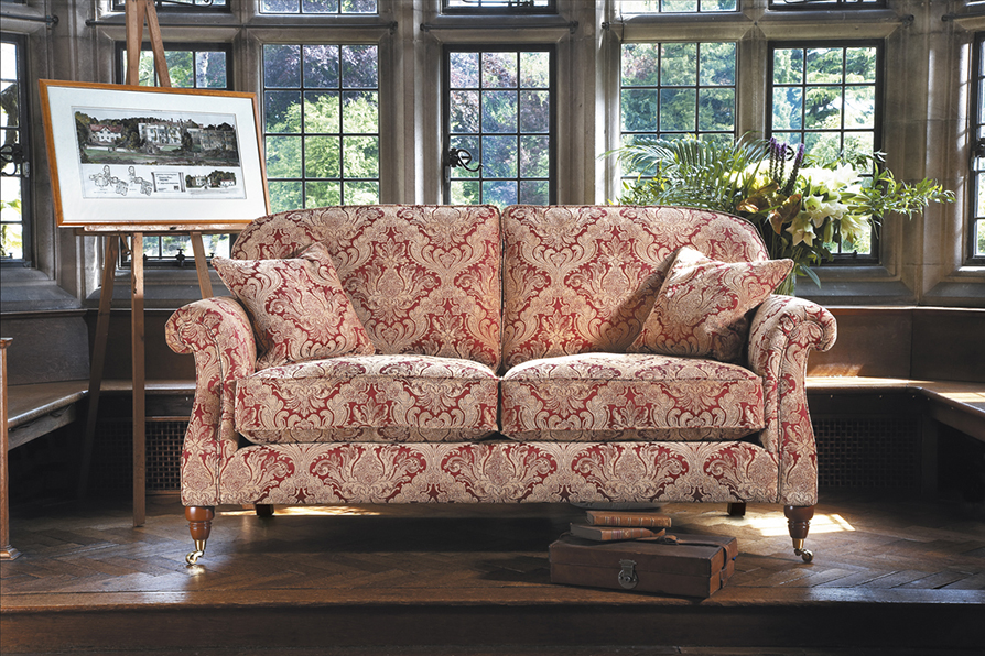 WESTBURY FABRIC SOFA WITH FEET _ CASTORS ROOM SET