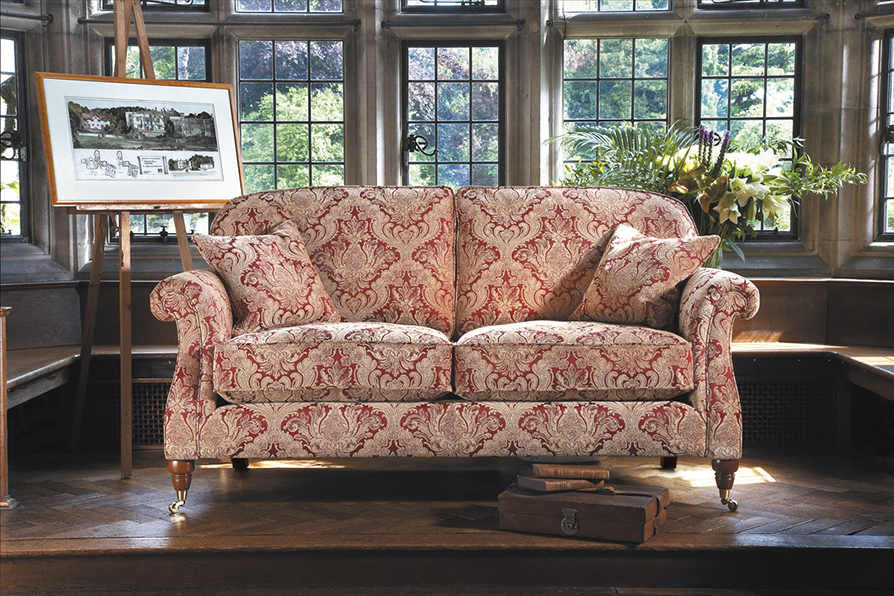 WESTBURY FABRIC SOFA WITH FEET _ CASTORS ROOM SET