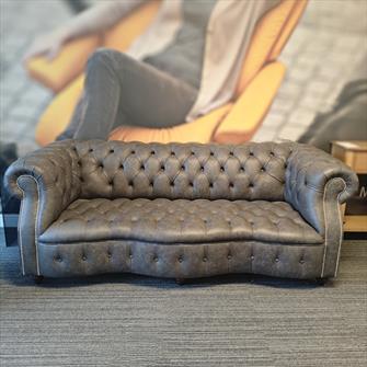 LUXURY LEATHER CHESTERFIELD SOFA  - £1995