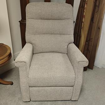 SANDHURST DUAL MOTOR LIFT RECLINER CHAIR- £1599