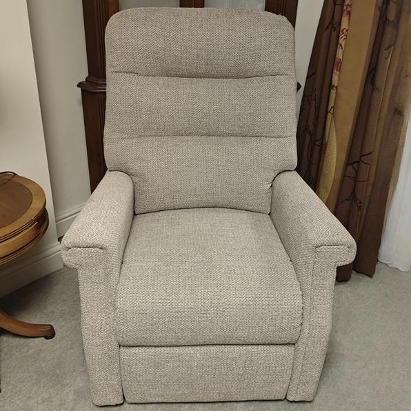 SANDHURST DUAL MOTOR LIFT RECLINER CHAIR- £1599